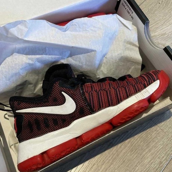 LIKE NEW - Kids Nike KD9 shoes with box - size 11C - Picture 2 of 4